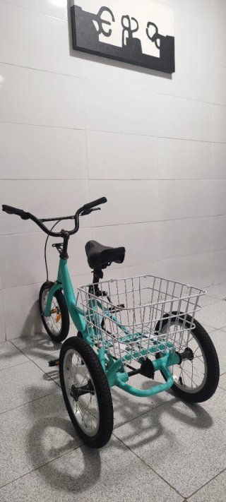 Triciclo Azul con Cesta