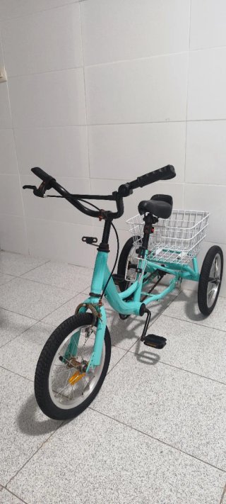 Triciclo Azul con Cesta