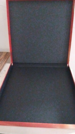 Caja Loewe Original Roja