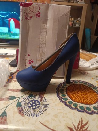 Zapatos de tacón azulina nuevos son dos pares