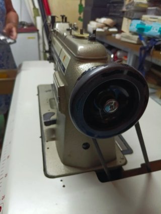 Máquina de coser industrial Singer 211U566A