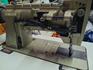 Máquina de coser industrial Singer 211U566A