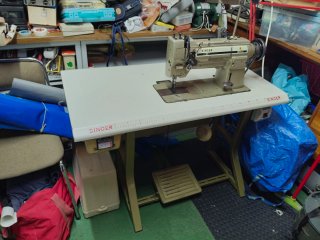 Máquina de coser industrial Singer 211U566A