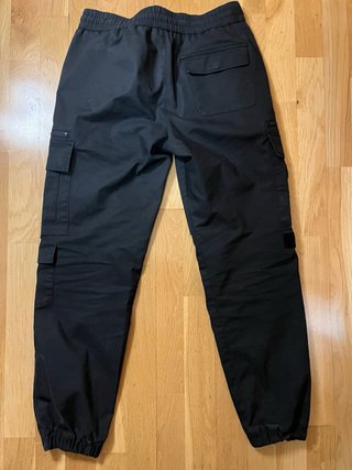 Pantalón cargo negro