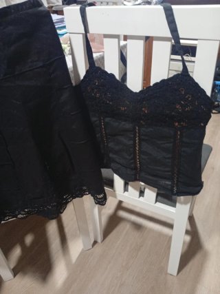 Falda negra talla S con encaje y top talla M
