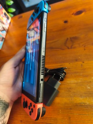 Nintendo Switch OLED + Joy-Cons + Cargador