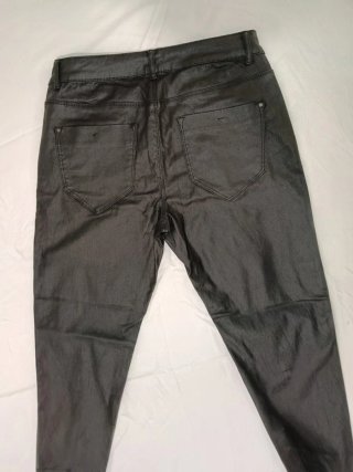 Pantalón Janira efecto piel negro