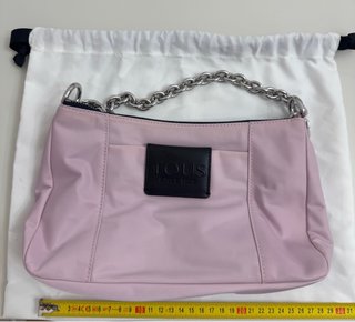 Bolso Tous violeta con cadena plateada