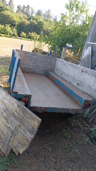 Remolque agrícola azul