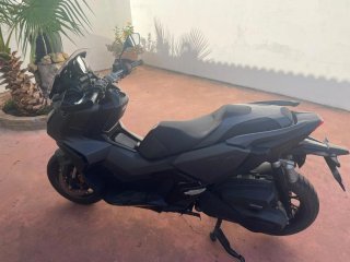 Honda ADV 350 gris oscuro