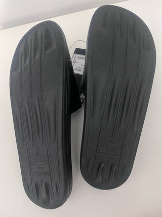 Chanclas Oakley Negras y Grises