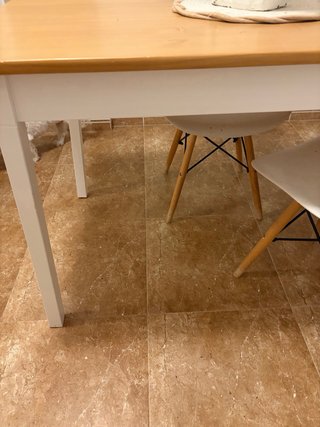 Mesa de comedor madera y patas blancas