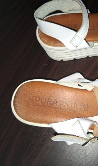 Sandalias Pura Vida Blancas y Beige