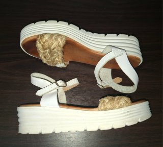 Sandalias Pura Vida Blancas y Beige