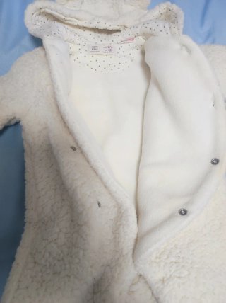 Abrigo bebé blanco peluche con capucha