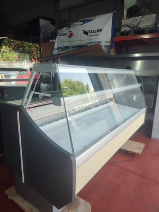 VITRINA REFRIGERADA PROFESIONAL – 203 CM