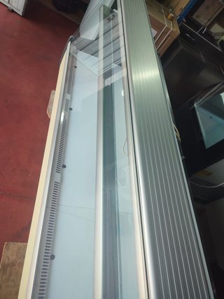 VITRINA REFRIGERADA PROFESIONAL – 203 CM