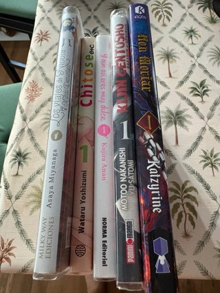Lote de 5 primeros tomos de manga.