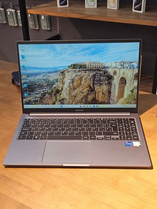 SAMSUNG BOOK 4 15,6" i7 512GB 16 RAM