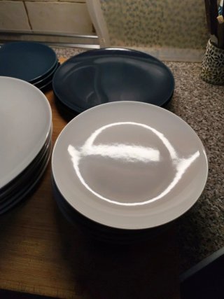 Platos Ikea blancos y azules