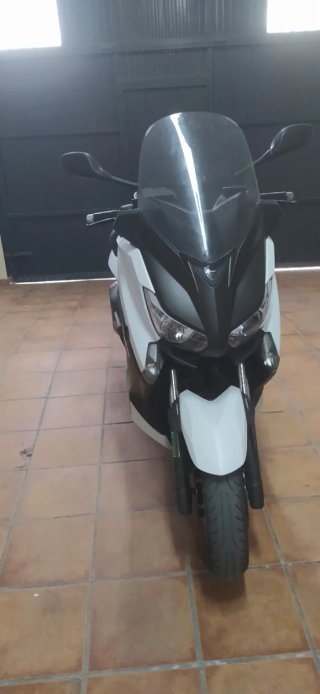 Yamaha XMAX 400 Maxi Scooter