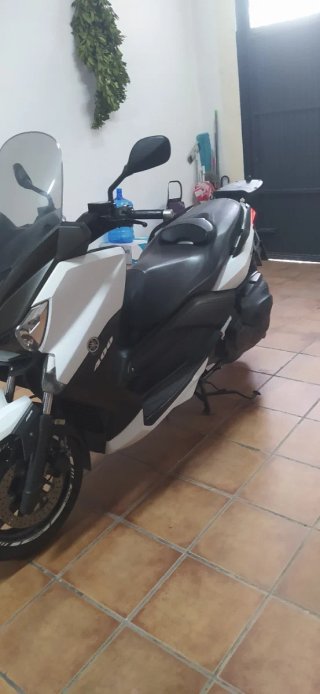 Yamaha XMAX 400 Maxi Scooter