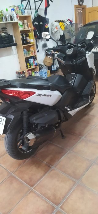 Yamaha XMAX 400 Maxi Scooter