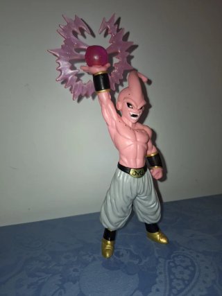 Figura Kid Buu Ataque Bola Rosa