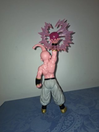 Figura Kid Buu Ataque Bola Rosa