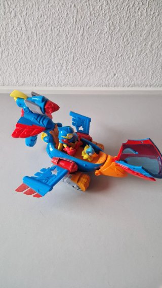 Superthings Águila Salvaje con figuras