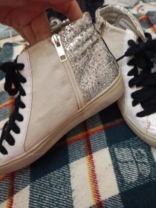 Botines plateados y blancos con estrella