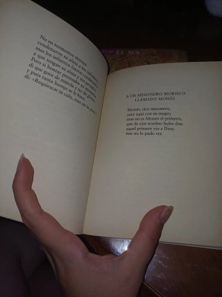 Lote 3 libros de divulgación, poesía y novela.