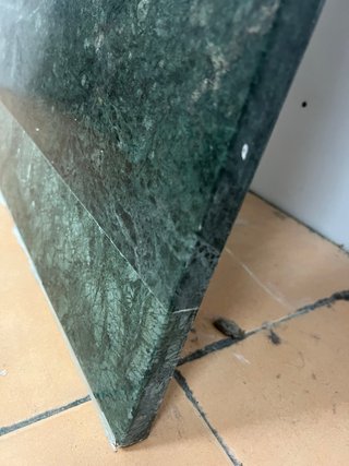 Pieza grande de mármol verde natural