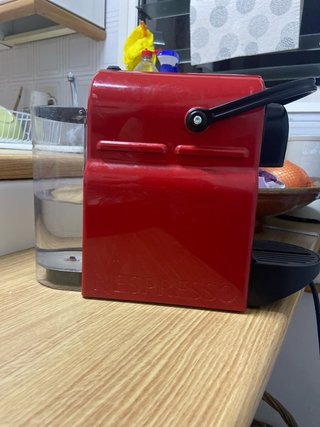 Cafetera Nespresso Roja