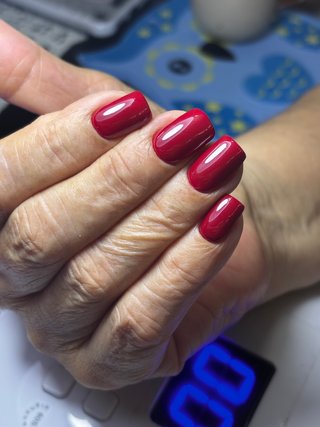Servicio profesional de Manicura y pedicura