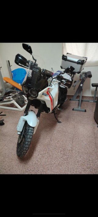 Ducati Desert X 2023 Blanca y Roja