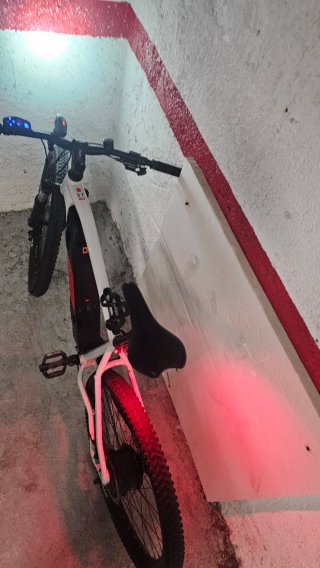 Bicicleta Eléctrica Blanca