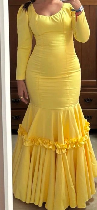 Traje de flamenca amarillo