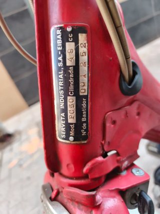 Honda PC50 Moped Roja y Blanca