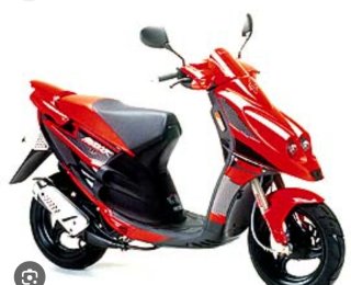 Derbi Paddock Scooter Roja y Negra