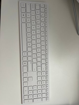 HP All-in-One 24 Intel i3 8GB RAM 512GB