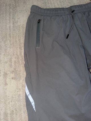 Pantalón On Running gris Talla M