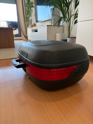 Baúl top case Givi Maxia