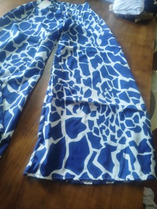 Pantalones anchos estampado azul y blanco
