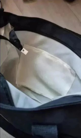 Bolso bandolera negro.