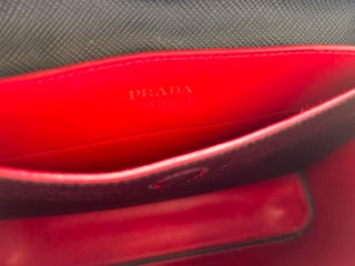 Bolso Prada Galleria Saffiano Negro y Rojo