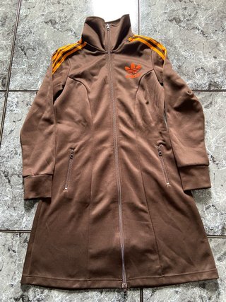 Chaqueta larga Adidas marrón y naranja (talla 38)