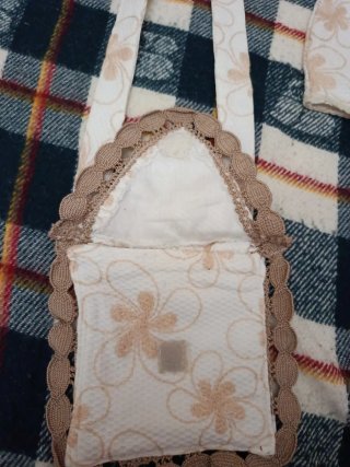 Ropa para muñeca con estampado floral