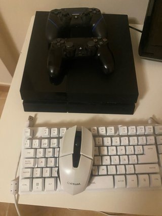 Consola PS4 Negra + Accesorios
