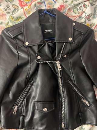 Chaqueta Cuero Negra Pull&Bear Talla M
